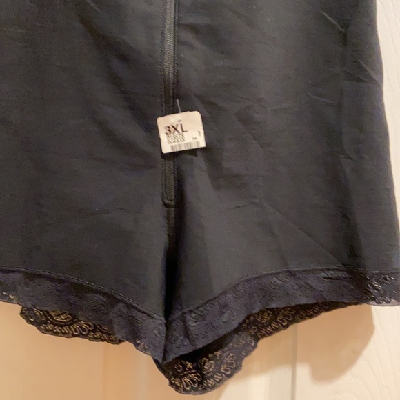 Leonisa - Picture 3 of 11